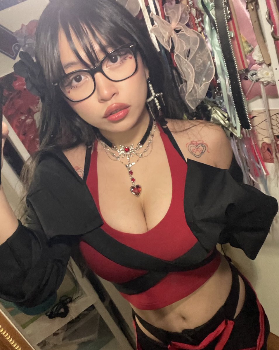 KristraceRPG's tweet photo. This was my outfit for when I sold jewelry for the first time at an event <3 https://t.co/llWl15XcQ9