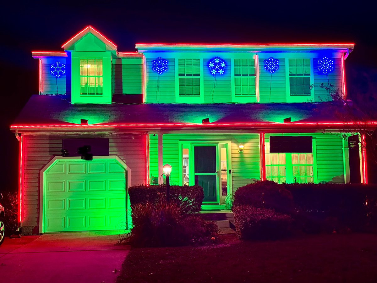 RGB_Lights's tweet photo. Progress on Christmas light installβ¦. https://t.co/z1WDGFq3mm