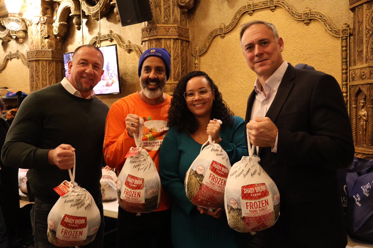 1,000 families were able to receive turkeys, beverages, rice, beans, fresh vegetables and more thanks to the collaboration of our dedicated partners and volunteers. We can’t do it without you! 

Happy Thanksgiving, District 10!