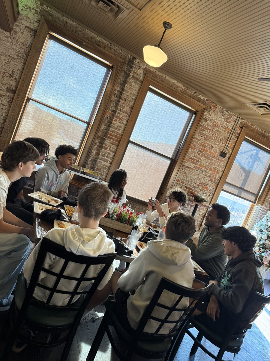 Thanksgiving lunch today after practice! Thank you to Old Bank of Russellville for the hospitality, the food was excellent! Happy Thanksgiving🌪️🏀