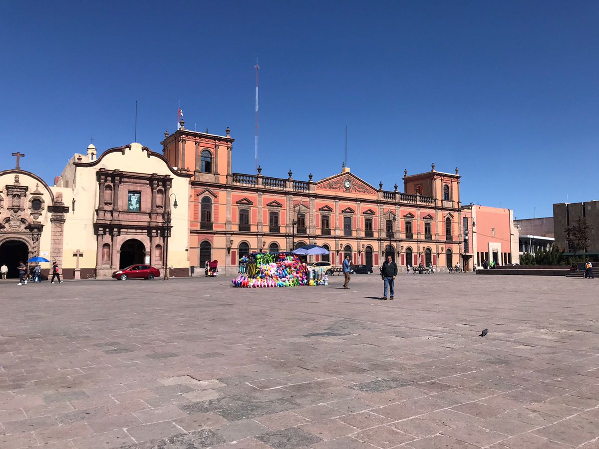 En el Festival Letras de San Luis escritores como <a href="/jvolpi/">Jorge Volpi</a>, <a href="/G_Arriaga/">Guillermo Arriaga</a> , Mónica Lavín, Silvia Molina, Elmer Mendoza y Enrique Serna,  convivieron con sus lectores en  una firma de libros colectiva. 📖✨