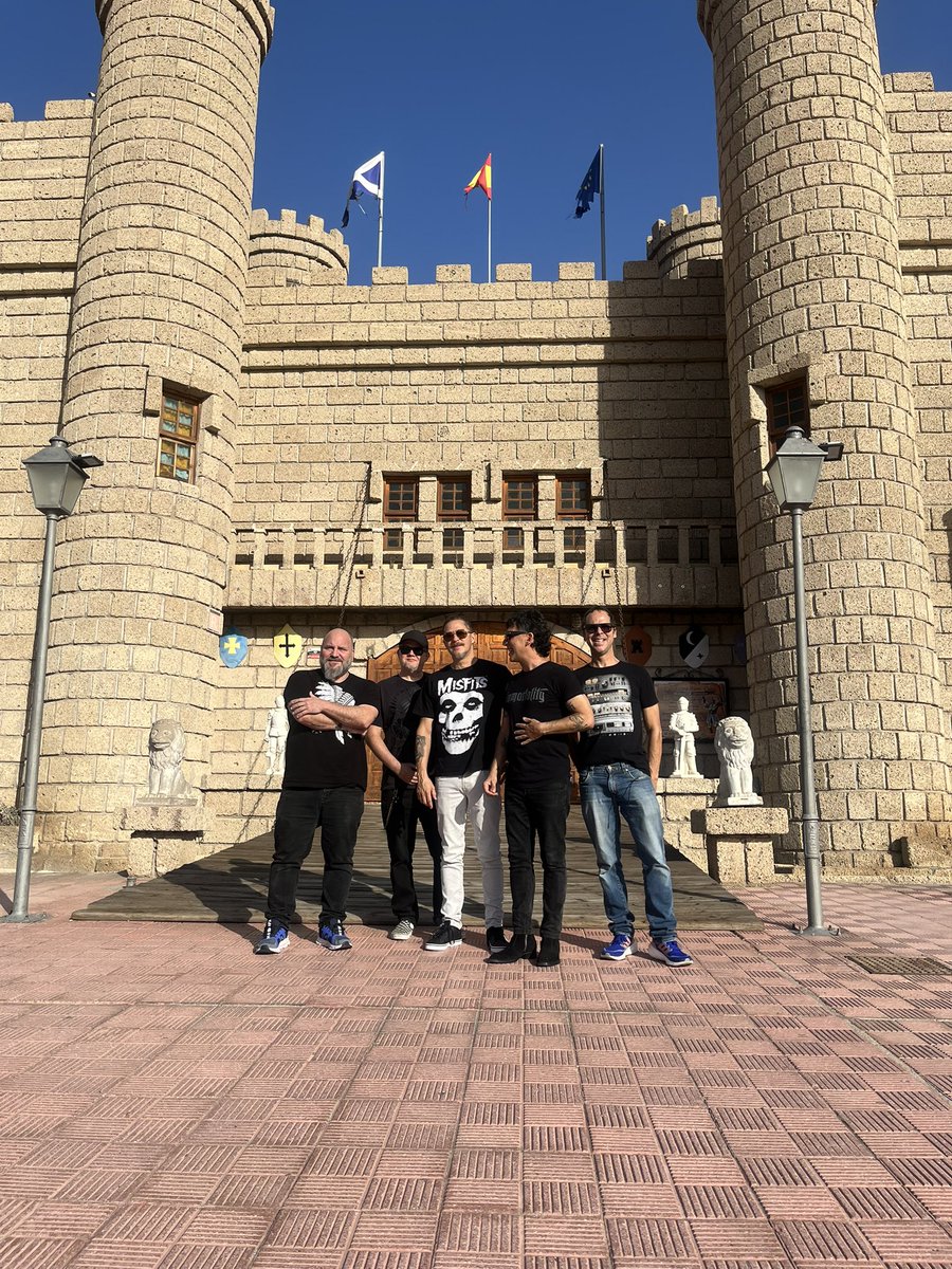 Zapato3's tweet photo. Listos para Barcelona y Madrid. Entradas agotadas!!!! Gracias 🙏 https://t.co/6Q8DkVNEPY