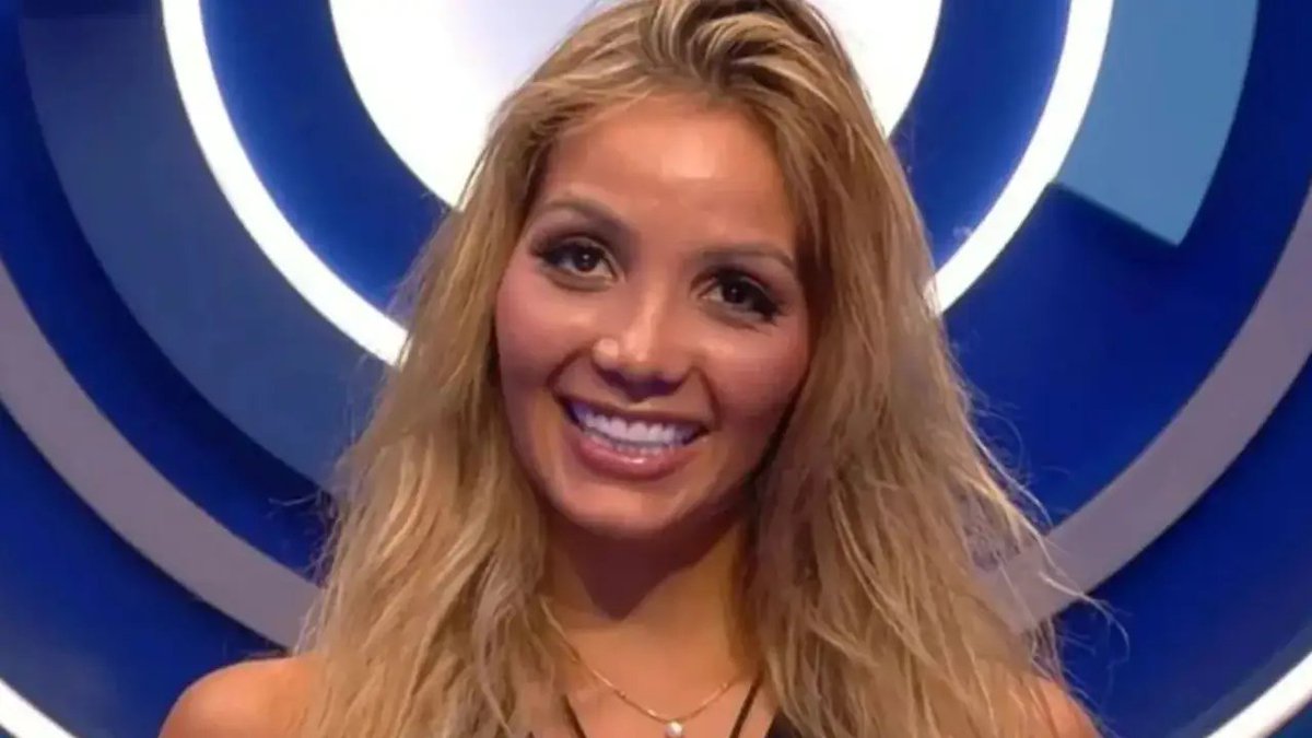 viralenspain's tweet photo. ¡Se repetirá el duelo en la sala de expulsión! ¿Daniela o Laura? ¡Solo puede quedar una en Guadalix!

¿Quién será la expulsada?

❤️ Laura
🔁 Daniela 

 #GHLímite12 #GH27N https://t.co/H3BPRZLBWd