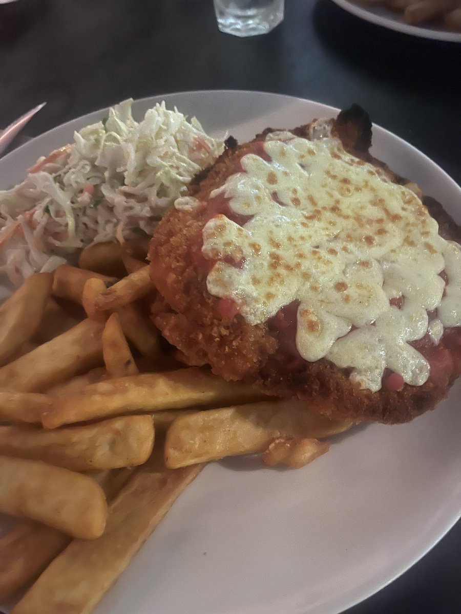 BowenChicken's tweet photo. Check it out! A parmi from Huxley’s and it was really great actually. The cheese in particular was great; bit charred around the edges which as long time followers know is a big no no, but hey 7/10 parmi not too shabby https://t.co/ErkmjCjBbR