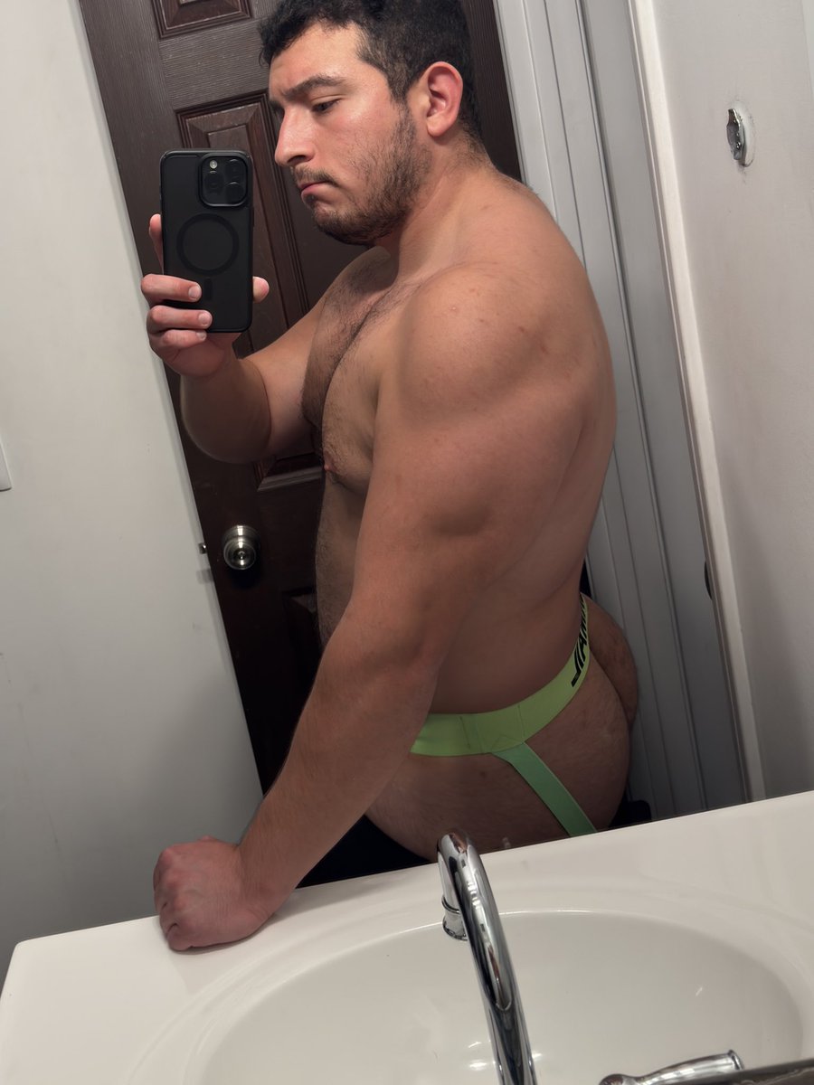 <a href="/Grindr/">Grindr</a>