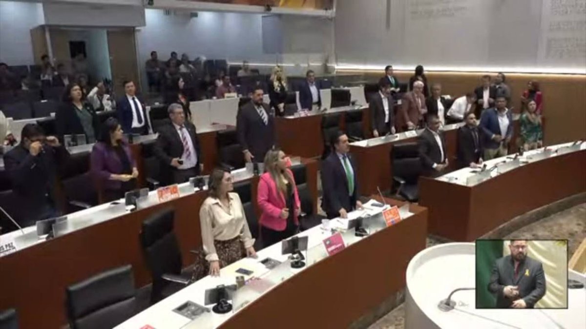 #RELEVANTE | La bancada de Movimiento Ciudadano en Sonora fue la única en votar en contra de la contratación de deuda y el refinaciamiento de la misma, tal como lo adelantaron. 

PAN, Morena e independientes votan a favor de la misma y el PRI a favor del refinanciamiento  y en