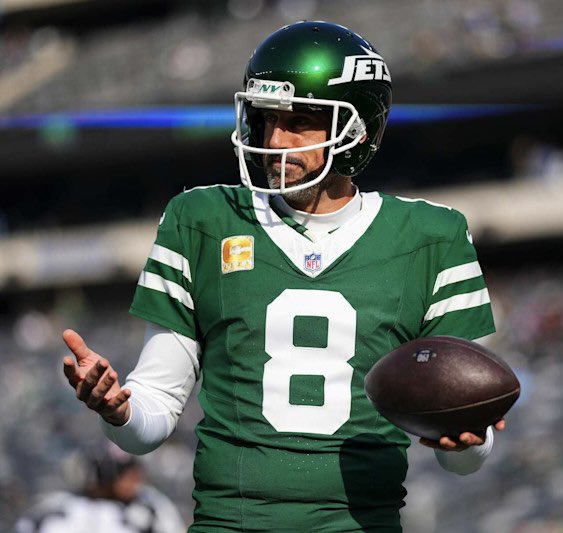 MLFootball's tweet photo. 🚨NEWS: #Jets QB Aaron Rodgers calls out Dianna Russini and The Athletic for her ‘FAKE REPORTS’ that he would like to leave NY.

“Not a lot of journalistic integrity anymore.”

“I don't talk to that person.” https://t.co/9VvYIHhbC8
