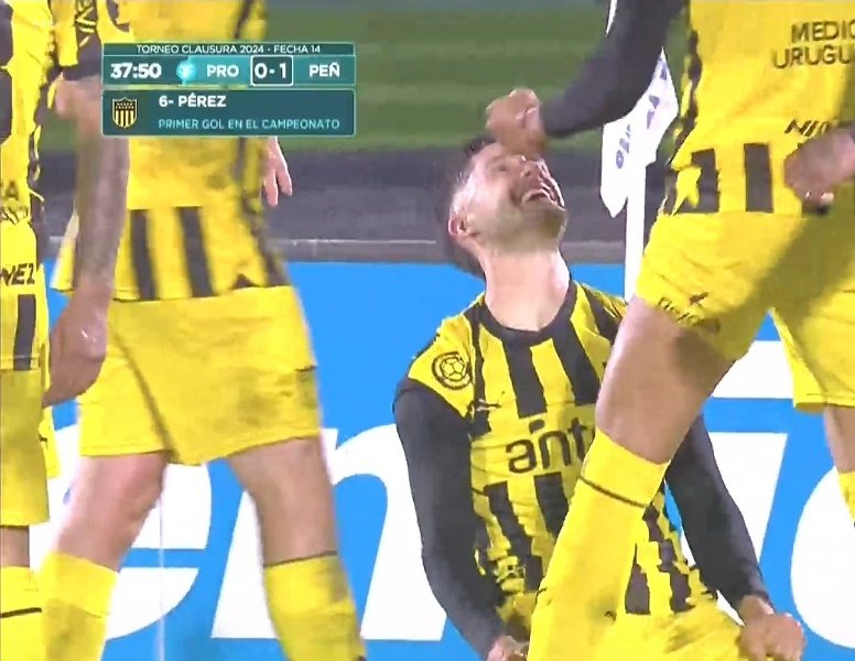 PyD1891's tweet photo. De chico en la tribuna y hoy festejando un gol con el club de sus amores. Nuestro 5. https://t.co/PO1h78eiC0