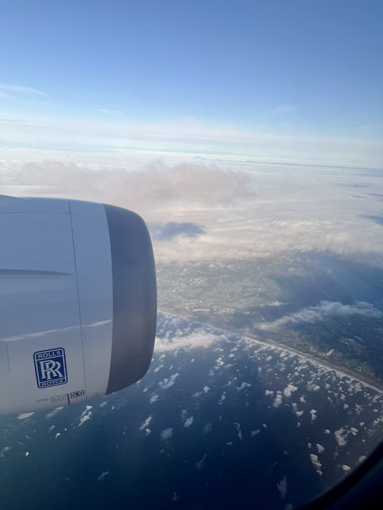 Dreamliner landing into the Land of the Rising Sun 

#Seat11A
