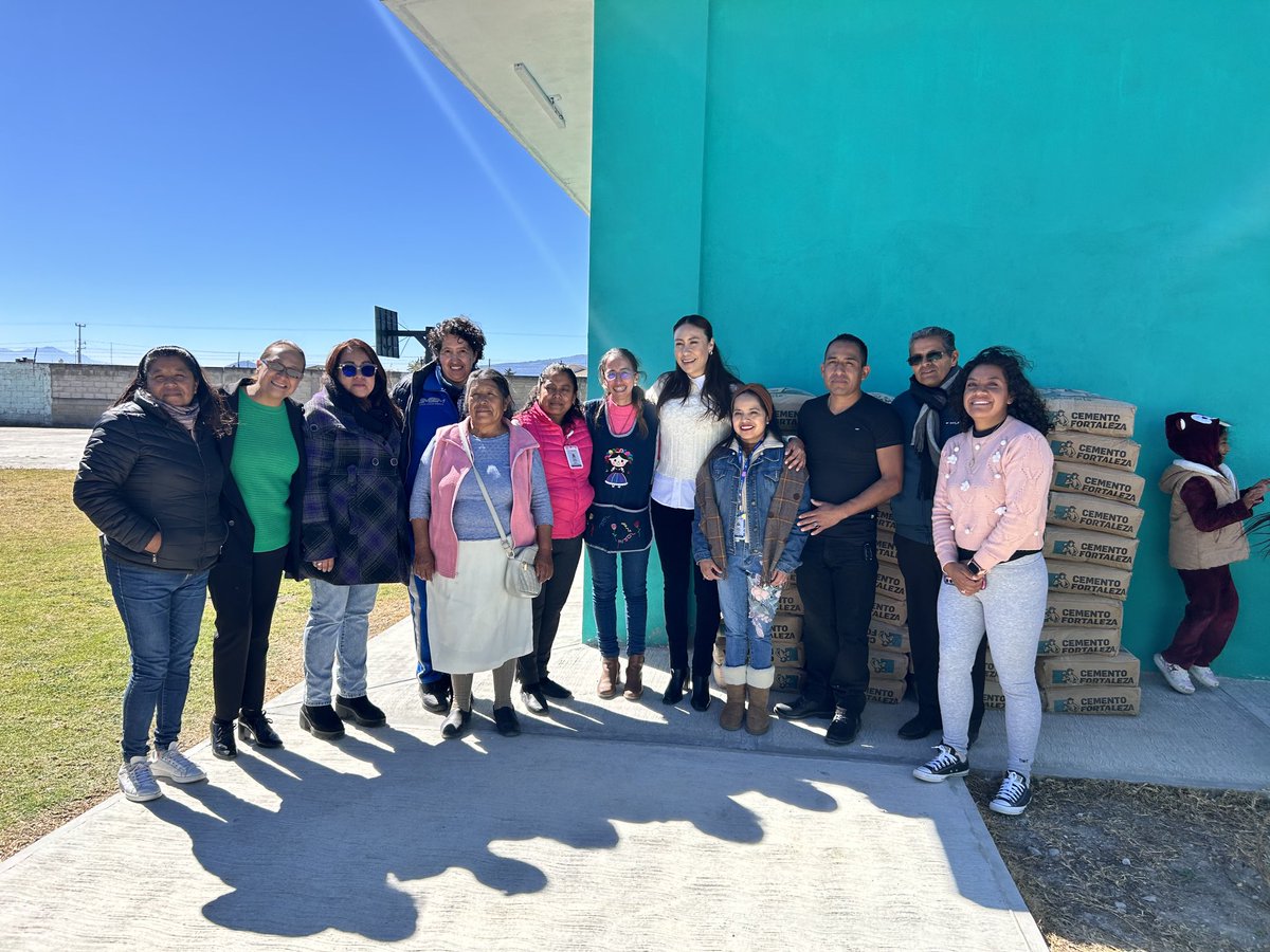 Entregue material de construcción a la Escuela Primaria I. Nereo Alanis Zamudio de #SanPedroDeLosBaños para que continúen con sus trabajos de remodelación. 
#ConVoluntadSíSePuede #HacemosEquipoPorLaEducación
#HagamosloJuntos
#LetyMejía