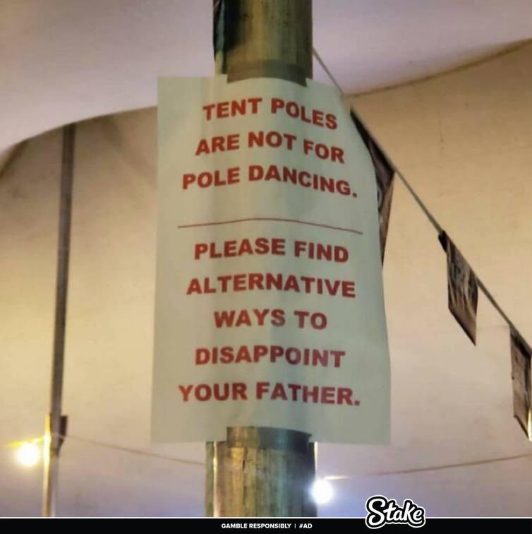 Alph__Utd's tweet image. They don’t make sign boards like this anymore.😂😂💔