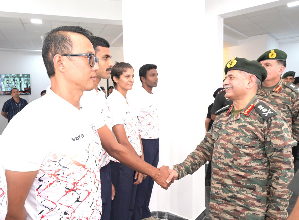 adgpi's tweet photo. Visit to #ASI, #Pune
#GeneralUpendraDwivedi, #COAS, visited the #KheloIndia #Sports Hostel and the Army Girls Sports Company #AGSC at the Army Sports Institute #ASI in #Pune, #Maharashtra, on 26 November. This state-of-the-art hostel, with a capacity of 300, is dedicated to nurturing young sporting talent.
During his visit, the #COAS was briefed on the facility's impressive layout and infrastructure. He also took the time to interact with the sportspersons and cadets of the #AGSC, praising their achievements and encouraging them to strive for excellence.
#IndianArmy is committed to nurturing sporting talent in the country and propel #India to glory on the international sports stage.
#KheloIndia
#ArmySports
#IndianArmy
@DefenceMinIndia
@SpokespersonMoD
@HQ_IDS_India
@IaSouthern
@YASMinistry