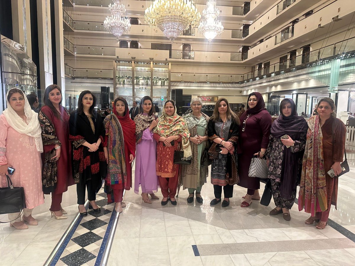 sabheenghoury's tweet photo. 26th NSW colleagues at PC Lahore !

#NSW #NDU #Lahore #PakistanPaindabad https://t.co/s1xZMEy9pz