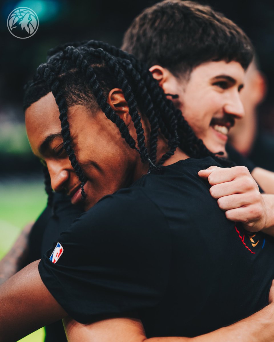 Timberwolves's tweet photo. Rob 🤝 Reed https://t.co/L6Gj9UZrgc