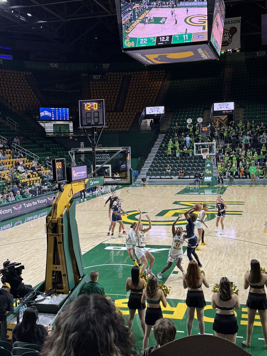sevenftone's tweet photo. @GlkSdad what’s up Manny me and yaya are at the GMU game cheering on G2 and another one of yayas former teammates in GMU Luis booker nimber 15 https://t.co/C3rzPig5Cf