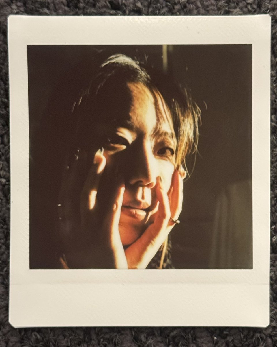 EyJVal's tweet photo. Lovin dat light! #binstax #filmphotography #portrait https://t.co/mqtC86cD8Y