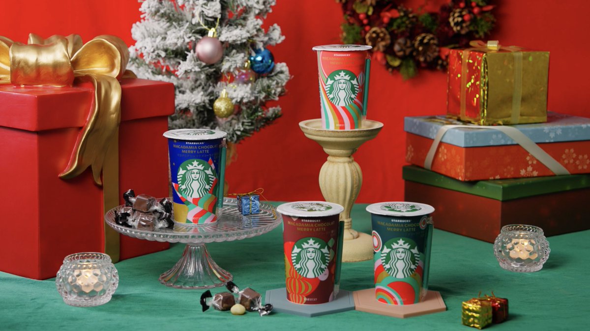 スタバCMの最終カット！
背景布の赤と緑、これが逆だと印象が全然違ってきます。
落ち着きのあるグリーンの上に華やかな赤がある方が、馴染みがいいかと思います◎
箱は角を見せてやるだけでグッと奥行き感を演出できるのでおすすめ！
解説してます⇨youtu.be/gB8tZjf6Kc0
#物撮り