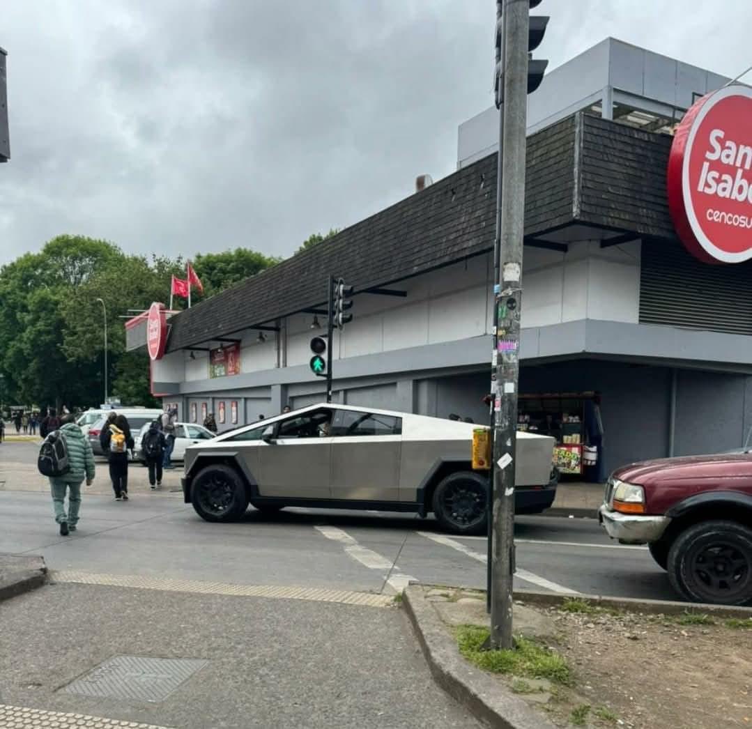 Cuando te crees el N°1 del mundo con tus inventos y se lo pasas a un chileno <a href="/elonmusk/">Elon Musk</a> triste pero cierto