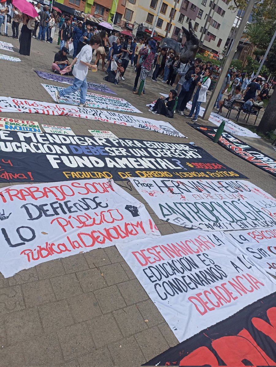 gabybasal's tweet photo. #SOSUdeA
¿Por qué somos las víctimas las encargadas de arreglar los problemas estructurales de los gobiernos? https://t.co/kNIXmRuezH