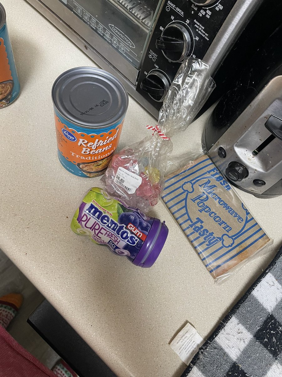 SpookySparagus's tweet photo. @TheTedAllen pls put me on chopped I just made a decadent chocolate cake out of refried beans https://t.co/HfBiMjf6EO