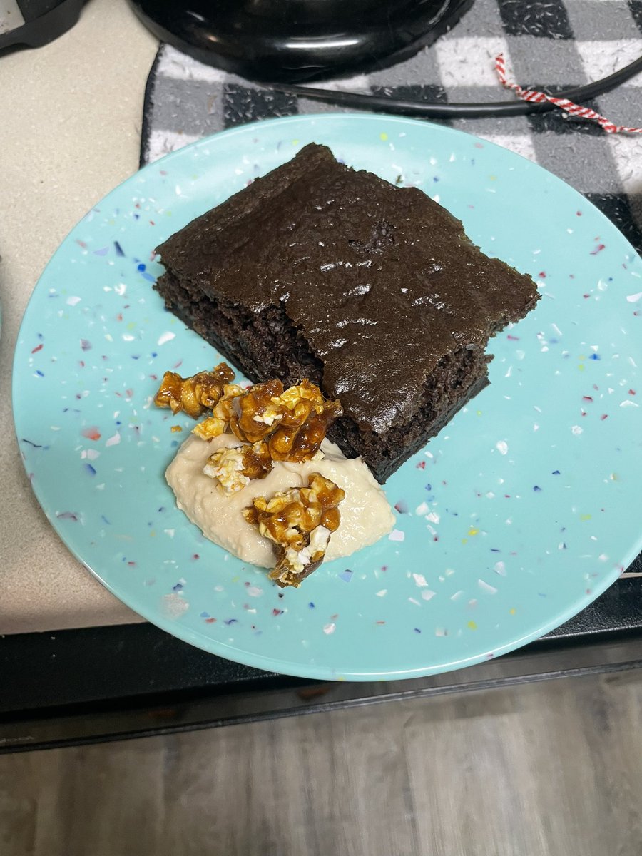 SpookySparagus's tweet photo. @TheTedAllen pls put me on chopped I just made a decadent chocolate cake out of refried beans https://t.co/HfBiMjf6EO