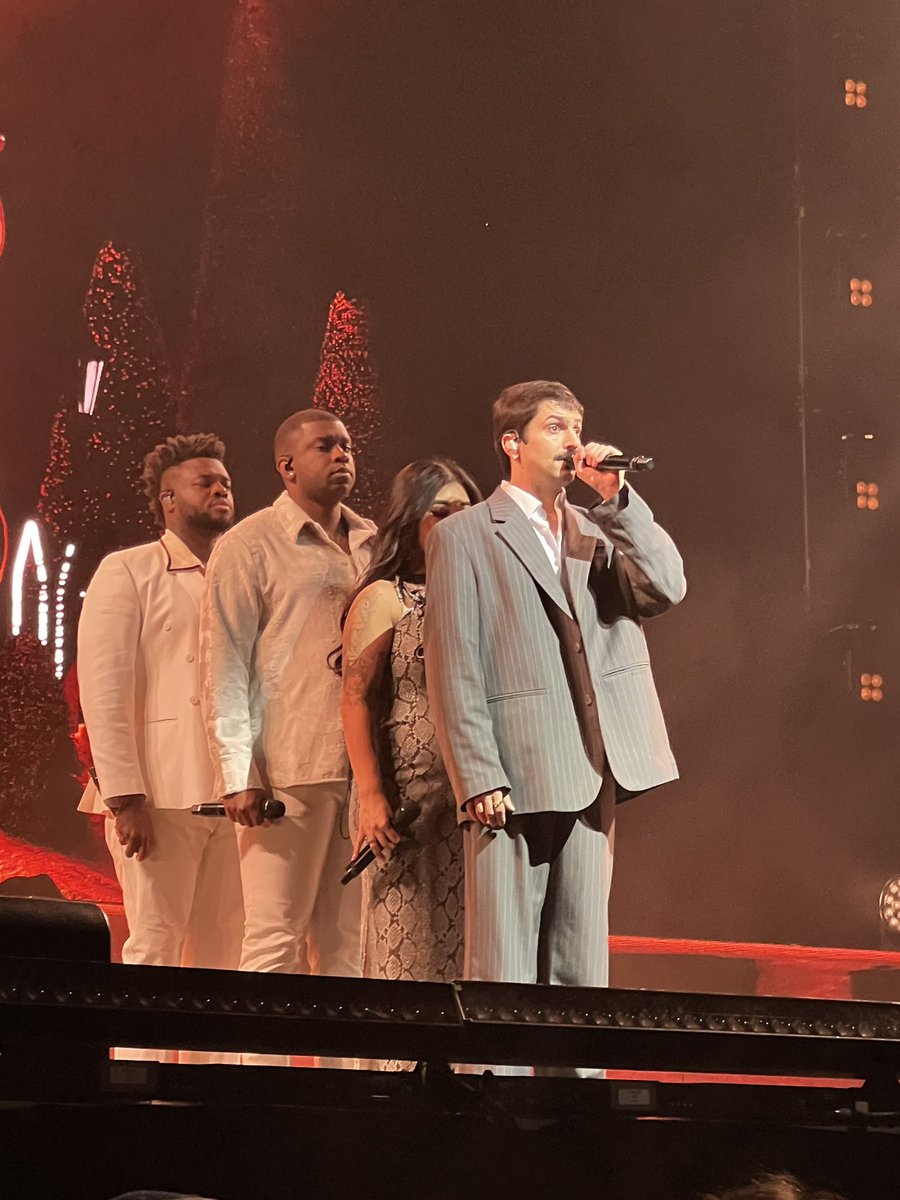 SarahBethBoss12's tweet photo. My band sold out Madison square garden 😭😭 https://t.co/LKZChqGx6n