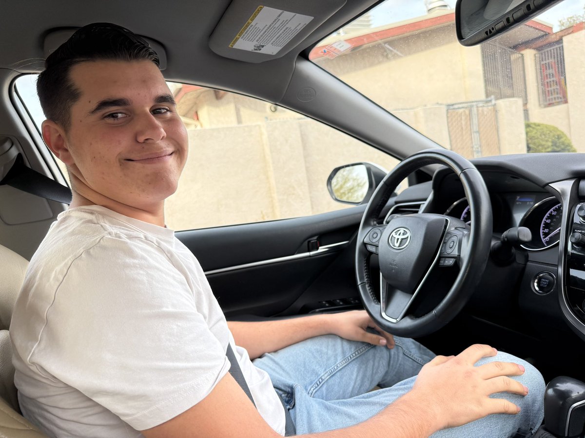 TherapistLo19's tweet photo. There’s another licensed driver in the house! Way to go Nate! #anotherteendriver #gonate #teamrodriguez🩷💜 https://t.co/nSbn9Mu3bE