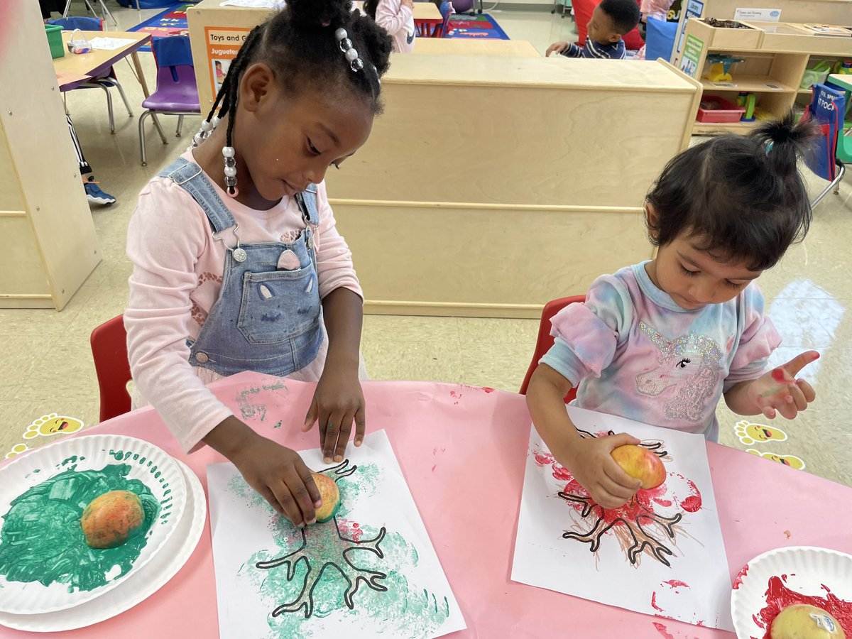MissVatLP's tweet photo. Preschool at LP celebrated the end of our Tree Unit Study with a day full of fun with apples! The activity that I did with each class was painting with apples! #EndOfUnitStudyCelebration #AppleDay #WhyLP #NBTPreschoolRocks https://t.co/6JSjWKjTZr