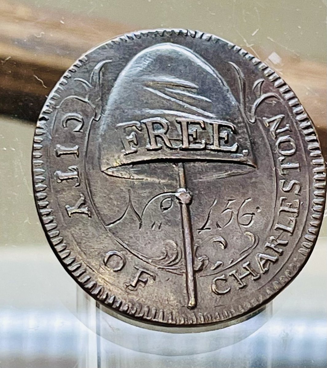 Battlemapsus's tweet image. FREE BADGE, 1783 - 1789 badges were issued to the Charleston’s free persons of color. Although the law did not require these badges to display dates or names, it still demanded that they be worn "exposed to view."