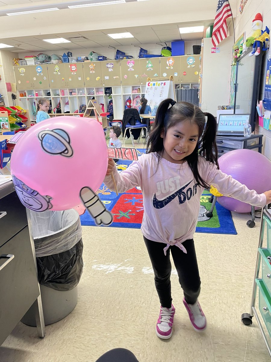 MissVatLP's tweet photo. Pre-K 2 is getting ready for their very own Thanksgiving Day Parade!!!! We chose our favorite balloon design and then colored and cut them! We canβt wait for our parade tomorrow! #Room8isGreat #ThanksgivingDayParade #NBTPreschoolRocks #BalloonsOverBroadway #WhyLP https://t.co/YUBSlITIpk