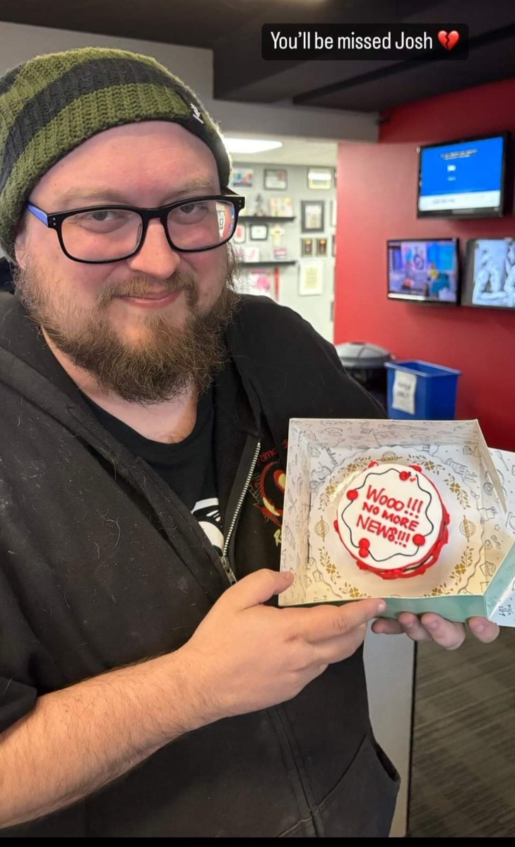 RocketCorn's tweet photo. Girlfriend sent me a cake for my second to last day in news! https://t.co/ruVct7rTpH