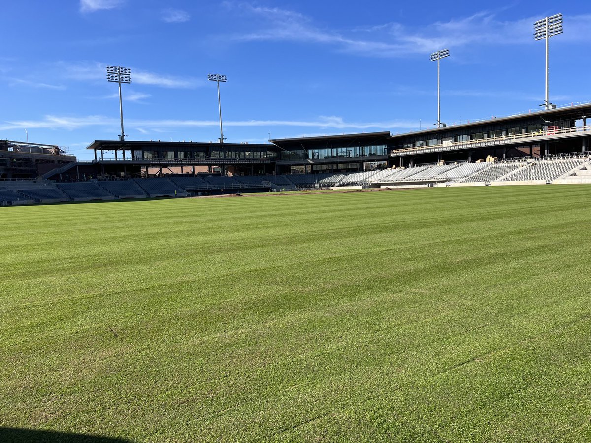 precision_turf's tweet photo. Finishing touches of infield and warning track on the new playing field for ⁦@smokiesbaseball⁩.  ⁦@SodSolutions⁩ Lattitude 36 grown by ⁦@PrecisionFarms⁩ recently installed. https://t.co/K3s9YhIoYN