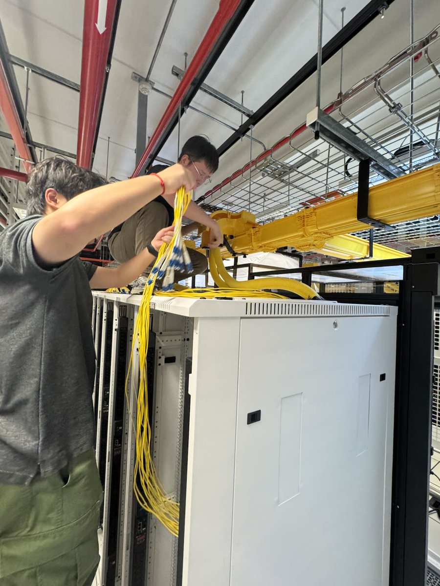 FScom_Singapore's tweet image. See the impressive work our local team did with data center cabling! FS ensures every detail meets rigorous standards to support our clients&apos; efficiency and scalability goals.
Learn more: fs.com/sg/solutions/d…
#FSSingapore #FSCablingSolution #CableWednesday