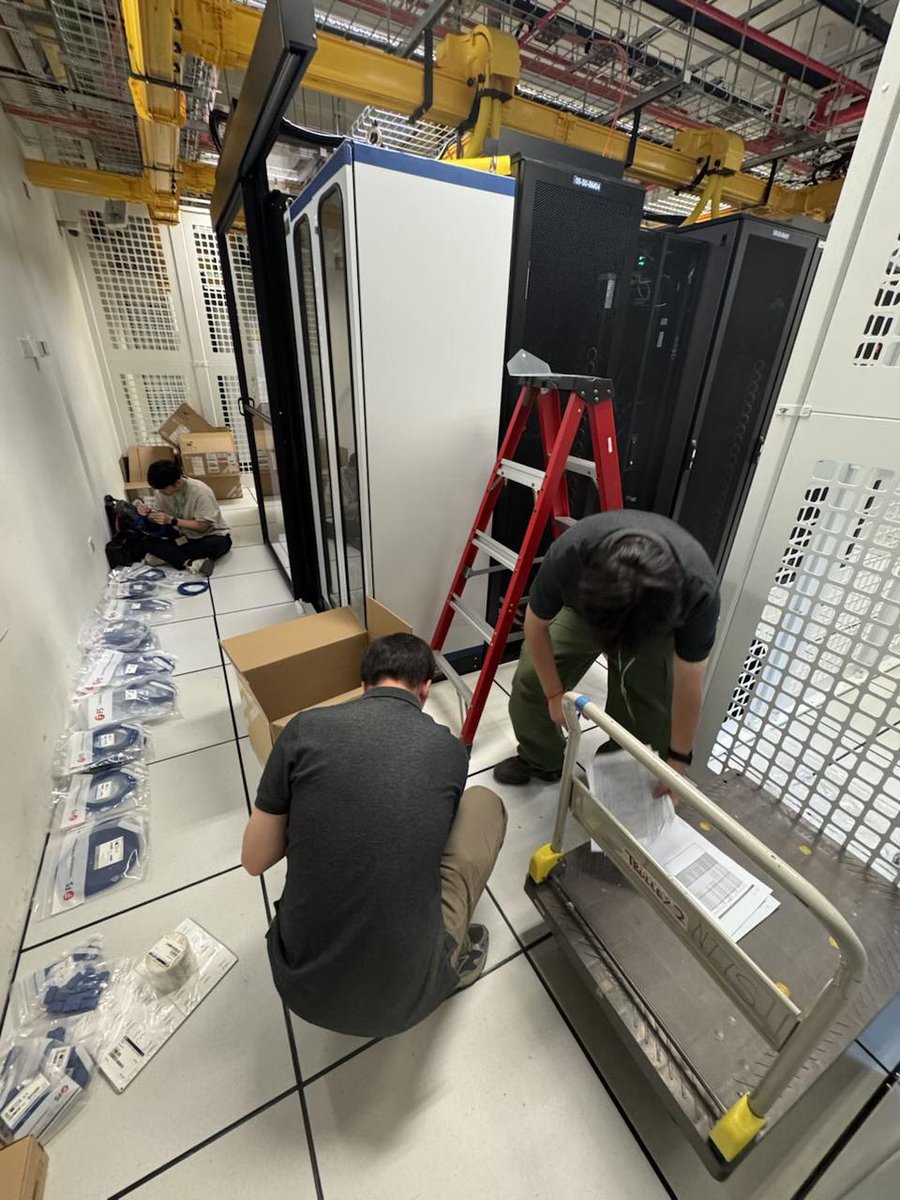 FScom_Singapore's tweet image. See the impressive work our local team did with data center cabling! FS ensures every detail meets rigorous standards to support our clients&apos; efficiency and scalability goals.
Learn more: fs.com/sg/solutions/d…
#FSSingapore #FSCablingSolution #CableWednesday