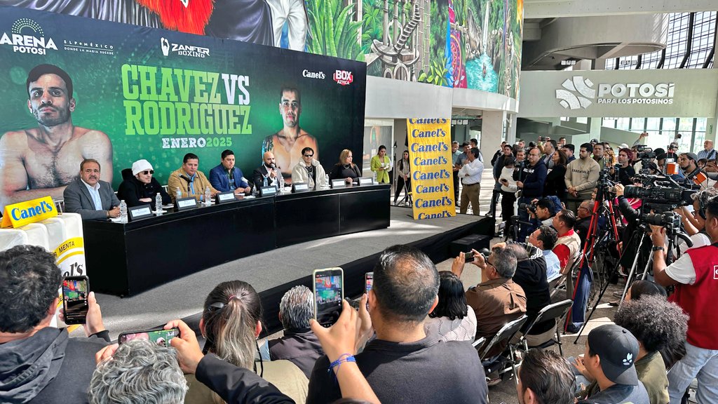 Fernando Moreno ✍ (@fer_moreno17) on Twitter photo 𝗦𝗔𝗟𝗗𝗔𝗥Á𝗡 𝗖𝗨𝗘𝗡𝗧𝗔𝗦 💥🇲🇽🥊
Los boxeadores Omar Chávez y Misael 𝘊𝘩𝘪𝘯𝘰 Rodríguez, pelearán en San Luis Potosí (25/01/2025), combate pendiente tras polémica de pesos en octubre pasado. El gobernador <a href="/RGC_Mx/">Ricardo Gallardo Cardona 🇲🇽</a> presentó la Arena Potosí como sede del tiro (<a href="/BoxAzteca7/">Box Azteca</a>). 𝗦𝗔𝗟𝗗𝗔𝗥Á𝗡 𝗖𝗨𝗘𝗡𝗧𝗔𝗦 💥🇲🇽🥊
Los boxeadores Omar Chávez y Misael 𝘊𝘩𝘪𝘯𝘰 Rodríguez, pelearán en San Luis Potosí (25/01/2025), combate pendiente tras polémica de pesos en octubre pasado. El gobernador <a href="/RGC_Mx/">Ricardo Gallardo Cardona 🇲🇽</a> presentó la Arena Potosí como sede del tiro (<a href="/BoxAzteca7/">Box Azteca</a>).