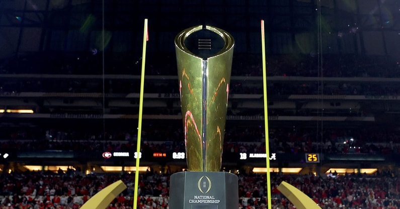 #OleMiss dropped in the latest CFP rankings after its loss to Florida. A big win over Mississippi State and more chaos this weekend is needed as the Rebels are still within striking distance, for now. 

Story: on3.com/teams/ole-miss…