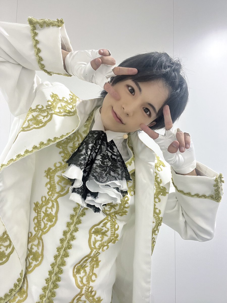 『青山オペレッタ THE STAGE ～ピエナ・クラシコ／始まりの刻～』

••✼••┈ 千秋楽 ┈••✼••

🔅[公演記念イベント]12:00  🔹17:00

当日券の販売と配信もございます 🎫🎥

本当にあっという間過ぎて寂しい。。。
ラストも応援よろしくお願いします 😆

#青ステ  #青山オペレッタ  #青オペ