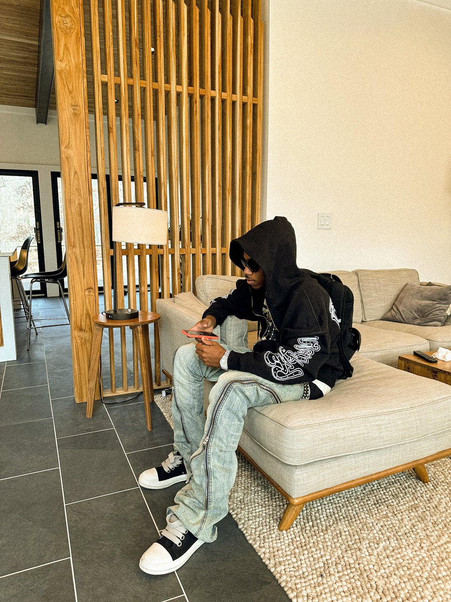 Make $, get fly, &amp; travel 🥂.  My life in 4 pics.