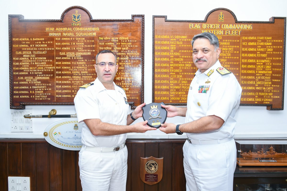 IN_WNC's tweet photo. ITS Amerigo Vespucci, a sail training ship of the @ItalianNavy, was accorded a warm welcome upon her arrival in Mumbai on 26 Nov.
Capt Giuseppe Lai, the Commanding Officer, called on RAdm Rahul Gokhale, #FOCWF, and discussed #maritimecooperation & training issues.
@SpokespersonMoD
@HQ_IDS_India
@indiannavy
@Indiannavymedia
@DefPROMumbai