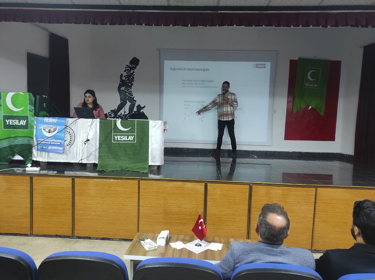 Din görevlilerimize yönelik Yeşilay bağımlılık semineri verildi.

Uyuşturucu alkol sigara vb. bağımlılık yapan maddelerin zararları ,bağımlı bireylere karşı nasıl yaklaşılması gerektiği ve din görevlilerin toplumu bilinçlendirmesindeki önemi belirtildi.