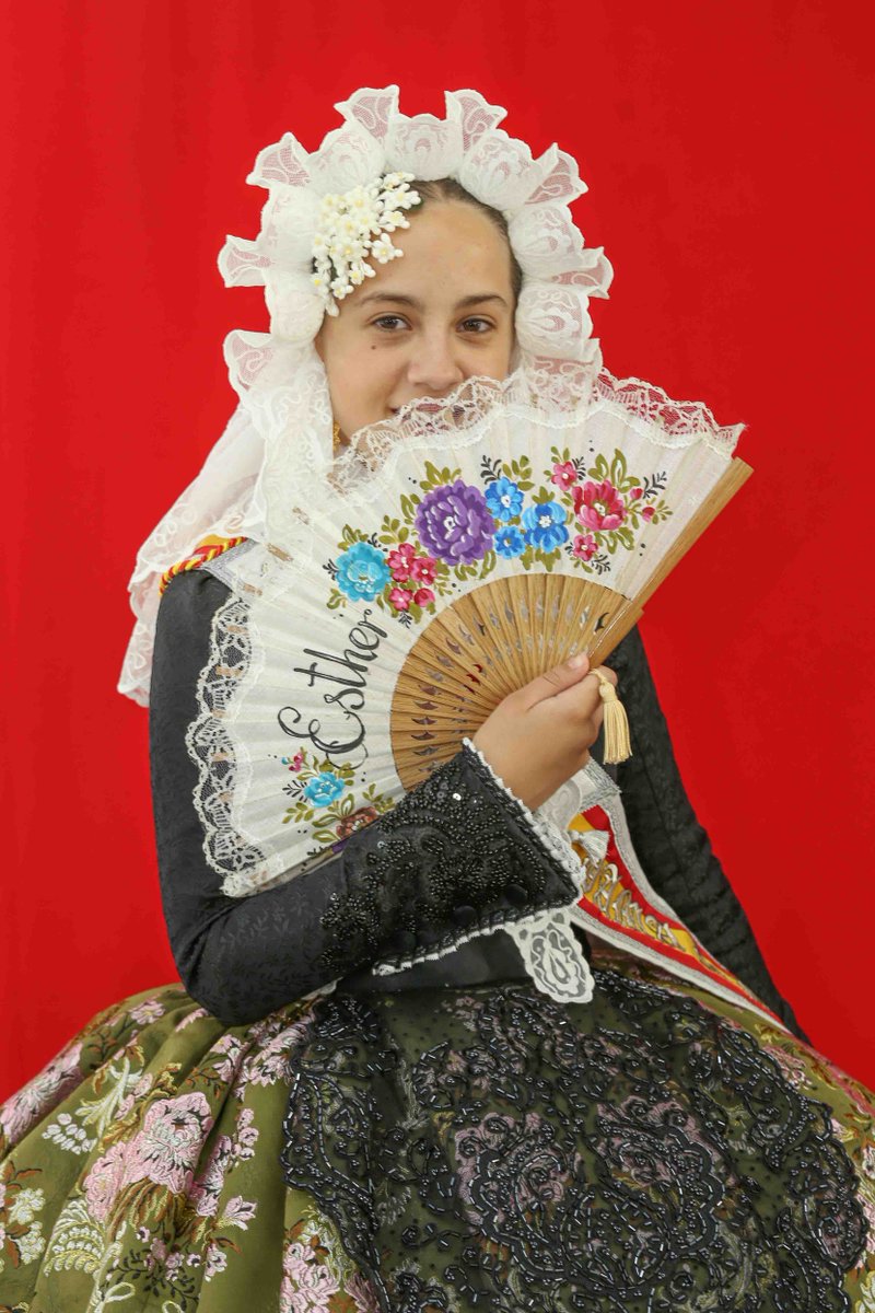 Hoy estamos de celebración 🎉 ESTHER MELLINAS ALVAREZ Dama de Honor de la Fallera Mayor infantil de Elda 🎂 CUMPLE AÑOS 🎂

📷@javiruizfotografia

#fallaselda #madeinelda #ffmmeyddhh23 #cumpleaños #fallera #JuntsMolemMés #FallesUNESCO #SomPatrimoni #FallasElda #eldaenfallas