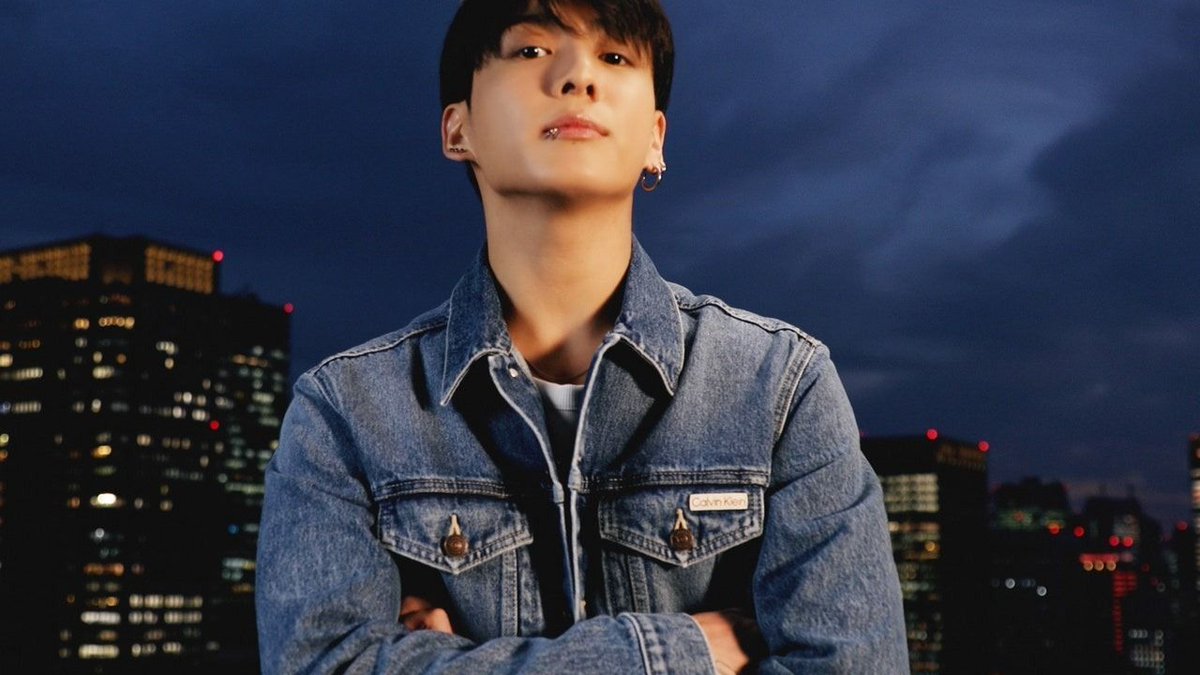 voguejp's tweet photo. BTS JUNG KOOKにASK！旅先でのマストハブや、ソロアルバムにまつわるエピソードを振り返る。
https://t.co/1ohHyVaioR https://t.co/UaubZvu9lA