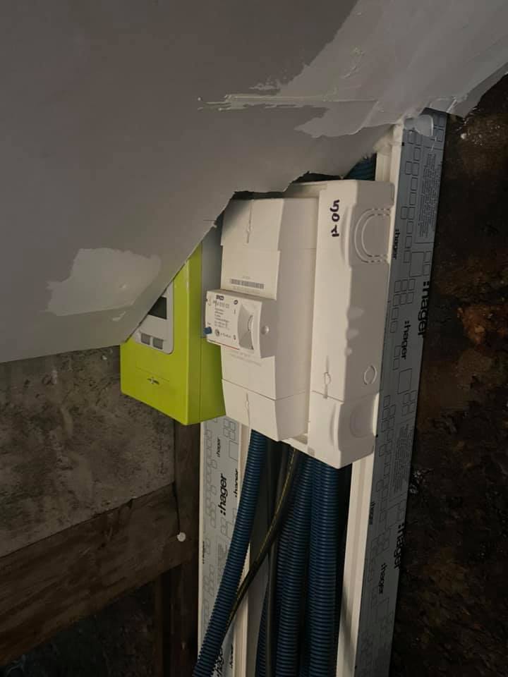 NosArtisansODT's tweet image. #nosartisansontdutalent 
ca faisait longtemps ... #linky vs le #plaquiste !