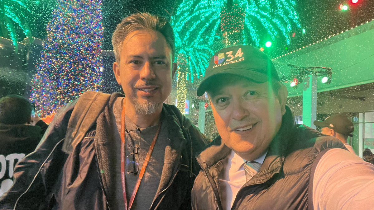 VictorCorderoTV's tweet photo. Trabajando con el compañerazo #Héctor @tiambulo en #citadel con nota de seguridad la hacer las #compras @univision34 @VictorCorderoNoticias #shopping #safety @elpaparrush @VictorCorderoTV #lasd @lasdhq #11pm https://t.co/OT2IdgpFvv