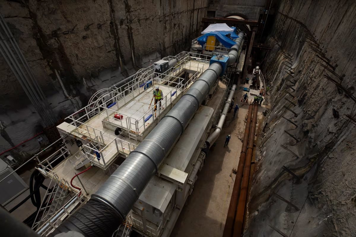 Monorriel de la Línea 3 se dispara de $2,844 a $4,000 millones.

El Metro de Panamá informó que el nuevo ajuste elevará el costo de la construcción a los 4 mil millones de dólares, lo que representará un incremento de 1,156 millones de dólares sobre el monto original.