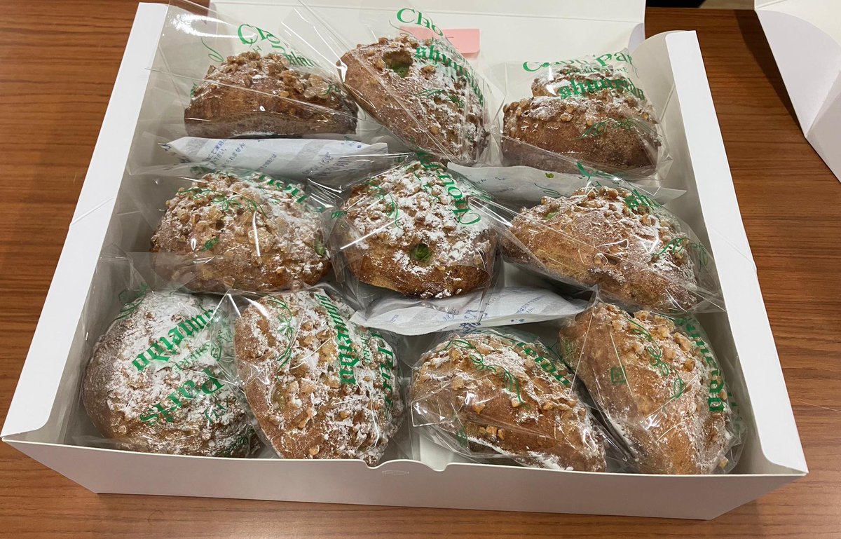 佐々木勇気八段が午後に「おやつトリプル」の新手、藤井聡太竜王は「パンダロール」…竜王戦第５局。パンダのかわいさに見とれていた控室。その後は壮観トリプルに絶句。シュークリームの差し入れもいただきました。勝負おやつの写真、記事は竜王戦中継ブログをご覧ください↓ yomiuri.co.jp/igoshougi/ryuo…