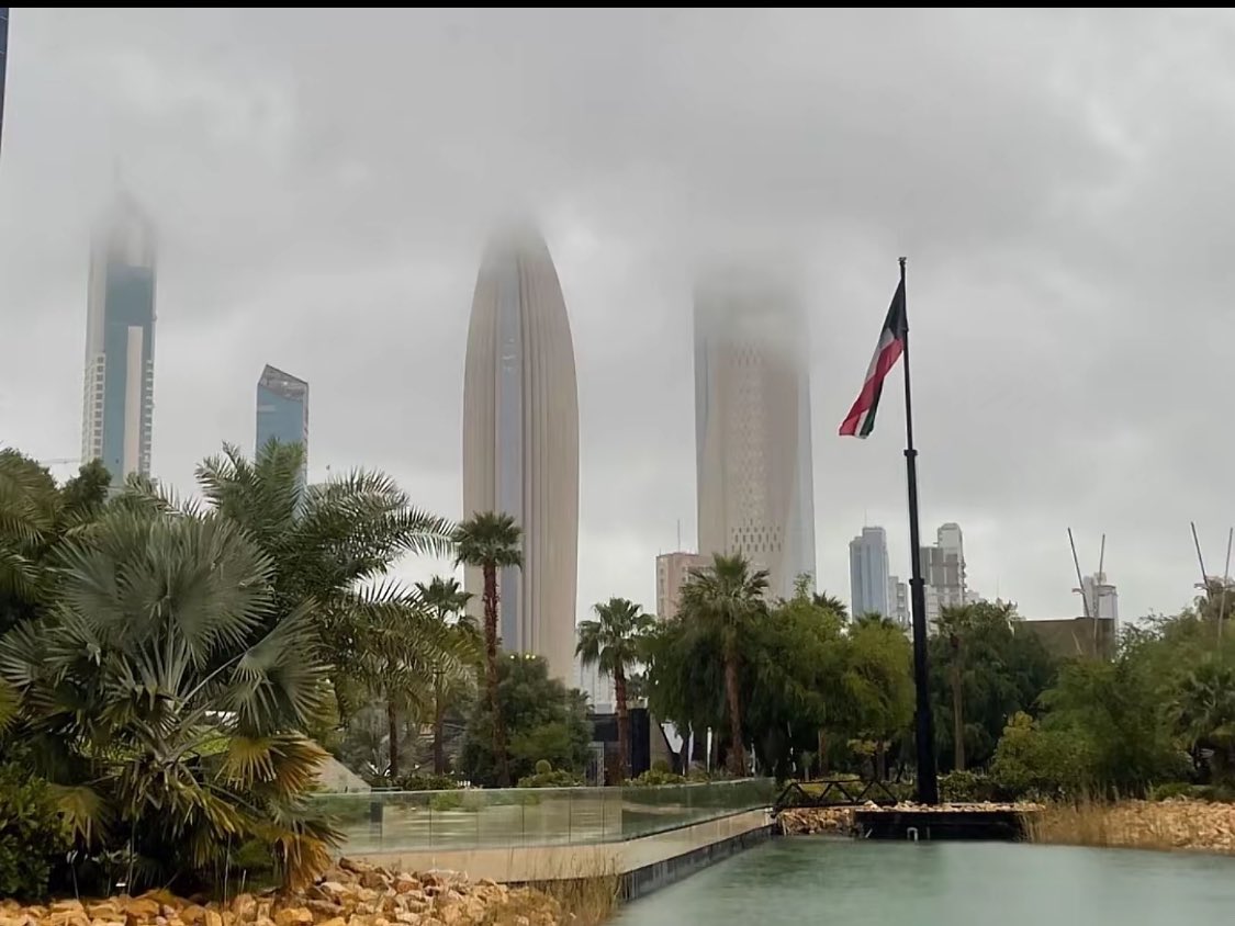sehs74D's tweet photo. 🌧️♥️🇰🇼 https://t.co/Ie3JZBSUl8