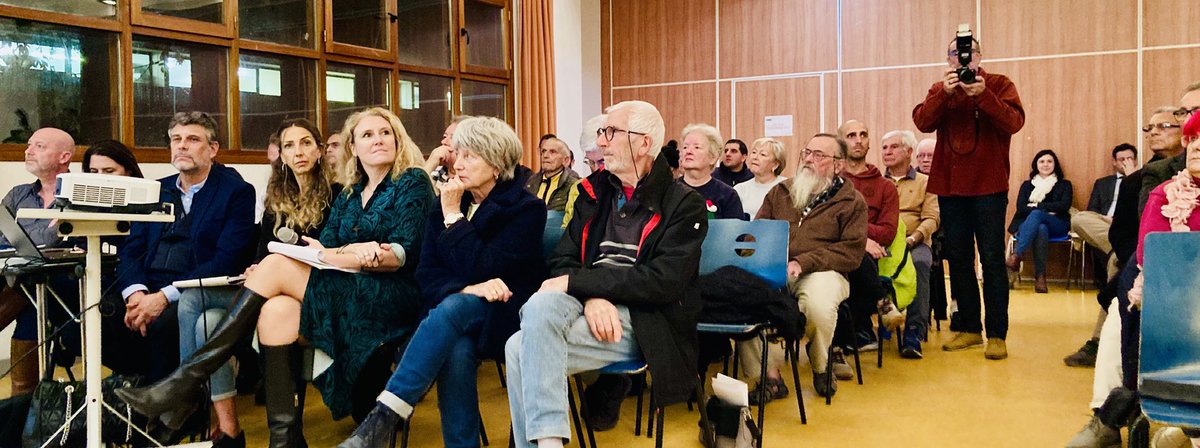 XWiik's tweet photo. Hier soir avec @JeanLeonetti & @LizzieSmi nous avons rendu compte de notre action aux membres du conseil de quartier 🏡 #AntibesActivités
Un point PLU 🏘️, composte♻️, travaux 🚧 ou encore des projets à venir 🪩🎷🎶
Merci à notre nouveau référent handicap 🙏🏽
#OnContinueEnsemble https://t.co/xQoWUe2cRO