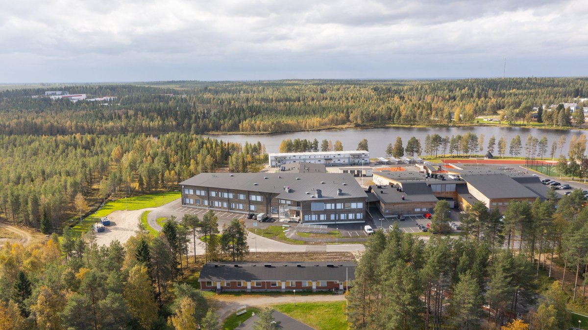 Tänä syksynä Ranualle valmistui uusi yläkoulu ja lukio!

Kaikilla oppiasteilla toteutetaan luontolähtöistä pedagogiikkaa. Luonto ei näy vain opetuksessa, vaan myös itse koulurakennuksessa: rakennusmateriaalina käytettiin LapWallin ympäristöystävällisiä LEKO®-puuelementtejä.🌲