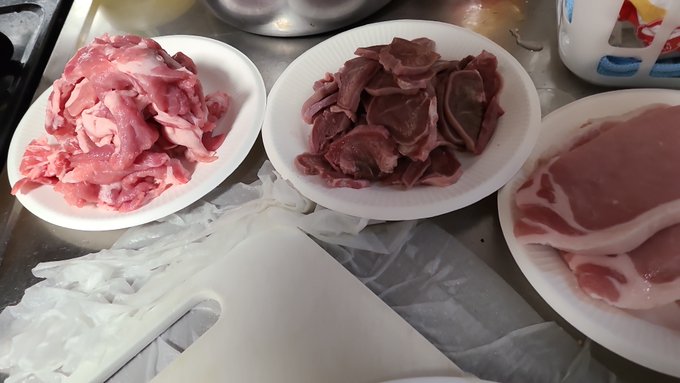 肉はまだまだあるぜえ 